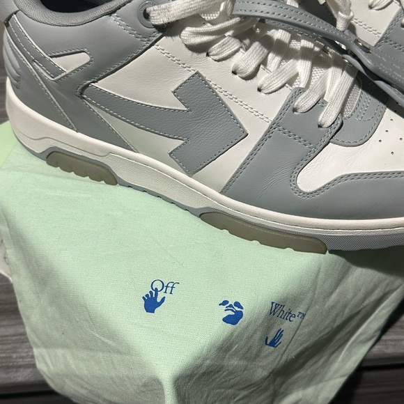 “ Off White “ —- “ Out of office “ Virgil Abloh - Picture 3 of 7